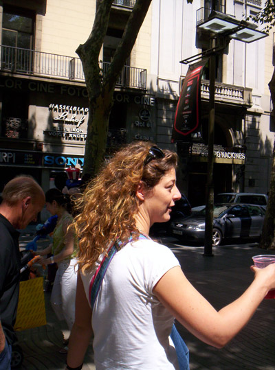 Mietsie walking down La Rambla
