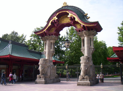 The entrance to the Berlin Zoo