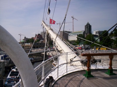 The enormous bowsprit of the 'Rickmer Rickmers', it's rigged to handle up to 5 headsails. The enormous bowsprit of the 'Rickmer Rickmers'